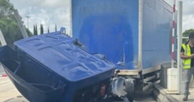 Endormi au volant, le routier percute une barrière de péage sur l'autoroute A9