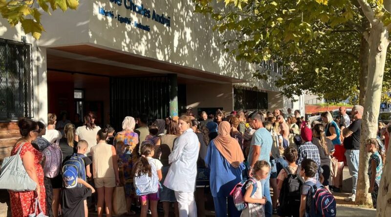Entre larmes et euphorie, les élèves insulaires de retour sur les bancs de l'école