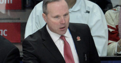 Flames de Calgary | Dave Lowry remplacera Brad Larsen comme entraîneur adjoint