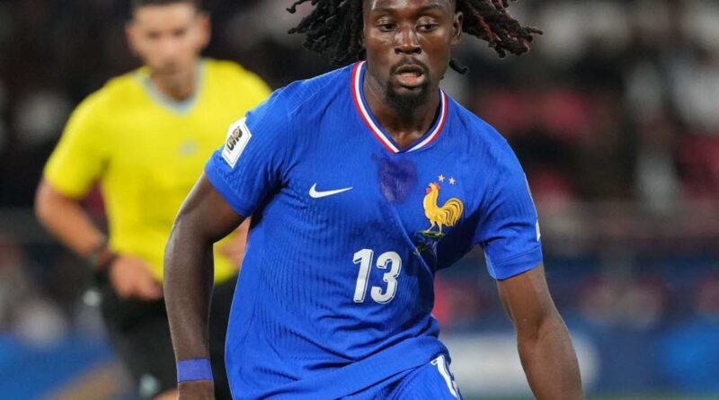 Football. « Il prend de la place » : à un an de la Coupe du monde, Manu Koné s'impose chez les Bleus