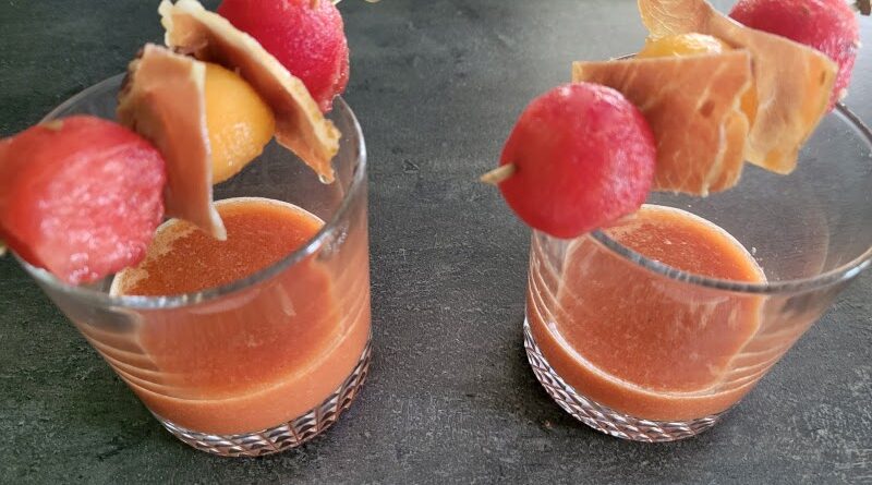 Gaspacho melon pastèque et chips de jambon
