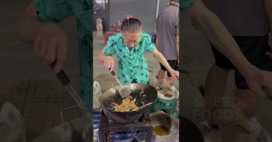 Grandma Chef’s Legendary Pad See Ew Skills in Thailand