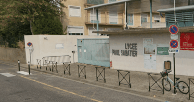 Grève du 10 septembre. "C’est un acte odieux et intolérable" : une pancarte à caractère antisémite devant un lycée fait polémique, la préfecture saisit la justice