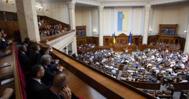 Guerre en Ukraine : visage ensanglanté allongé au sol, l’ancien président du Parlement ukrainien tué par balle en pleine rue