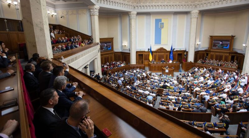 Guerre en Ukraine : visage ensanglanté allongé au sol, l’ancien président du Parlement ukrainien tué par balle en pleine rue