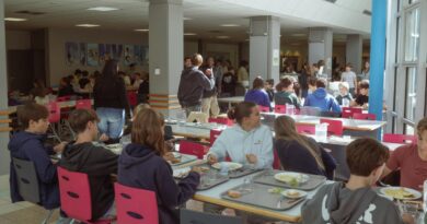 Huit villes, dont Paris et Lyon, suppriment temporairement le thon des menus de leurs cantines scolaires