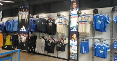 "Il ne reste que du XXXL" : le nouveau maillot du Racing victime de son succès après la qualification européenne - ici