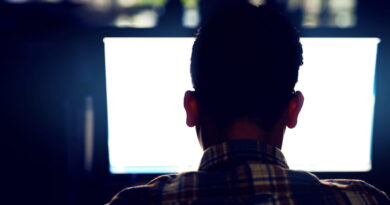 "Il regardait du porno dans l'open space, et c'était mon conjoint" : voici comment cette dirigeante d'entreprise a réagi
