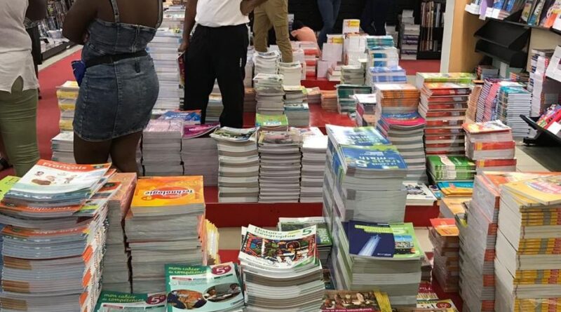 Indisponibles ou inexistants, les livres scolaires représentent un véritable casse-tête à la rentrée