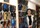 "J’achète le cuir au kilo, donc je ne choisis pas mes couleurs" : des chaussures et sacs faits main au cœur des Pyrénées