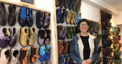 "J’achète le cuir au kilo, donc je ne choisis pas mes couleurs" : des chaussures et sacs faits main au cœur des Pyrénées