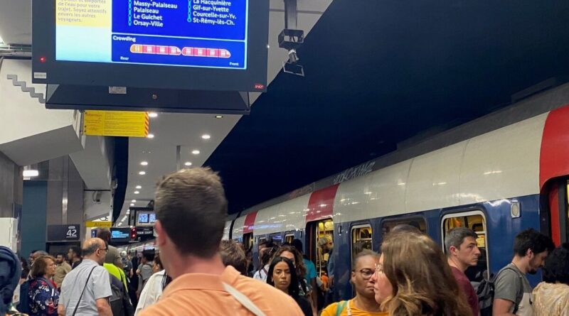 « Je le regarde, sidérée, et je le prends en photo » : une étudiante immortalise son agresseur sexuel dans le RER B