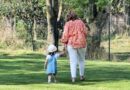 "Je ne souhaite pas gâcher une chouette relation familiale" : quelle place pour les mamies aujourd’hui ?