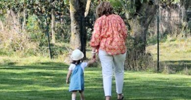 "Je ne souhaite pas gâcher une chouette relation familiale" : quelle place pour les mamies aujourd’hui ?