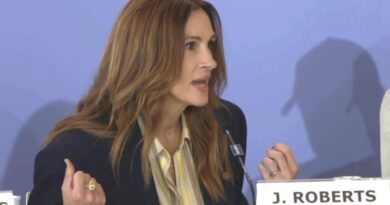 Julia Roberts recadre un journaliste en pleine conférence