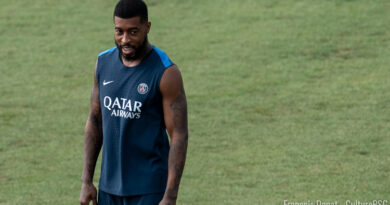 Pas convoqué par Luis Enrique depuis le début de saison, Presnel Kimpembe se rapproche lui aussi de la sortie et devrait quitter le PSG d