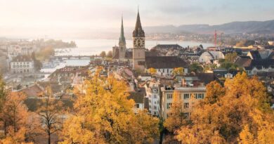 La carte d'automne de la Suisse montre où et quand les feuilles sont les plus belles