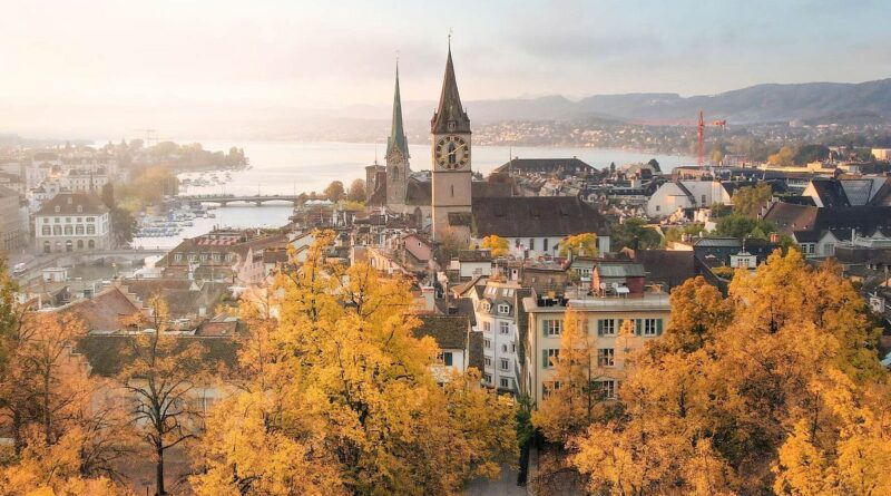 La carte d'automne de la Suisse montre où et quand les feuilles sont les plus belles