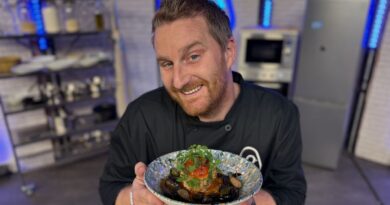La recette de Julien Lapraille : tomates farcies gourmandes pour deux personnes - RTBF Actus