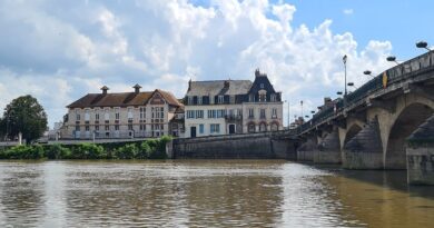 Le beach tennis se développe à Joigny annonce Yann Chandivert, le directeur sportif de l'US Joigny Tennis - ici