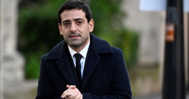 Le commissaire européen Stéphane Séjourné assure que le réexamen de l'interdiction des véhicules thermiques en 2035 n'est pas "un renoncement à notre trajectoire"