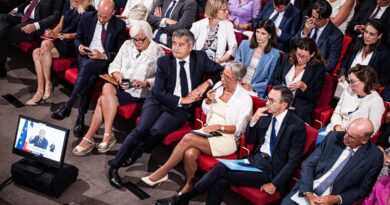 Le gouvernement Bayrou, quatrième plus bref de la Vᵉ République