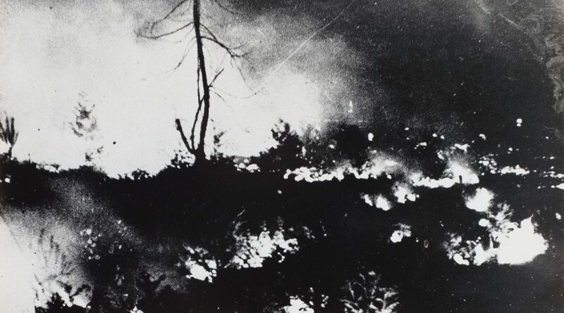 Une photo de l’incendie du Sanriku, tirée des archives des catastrophes de la ville de Miyako. (Avec l’aimable autorisation du gouvernement municipal de Miyako)