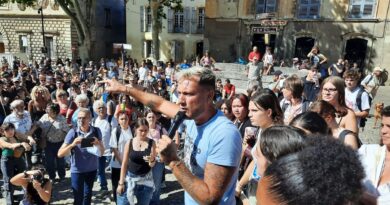 "Le mouvement ne fait que commencer" assure le député LFI de Vaucluse Raphaël Arnault au lendemain du 10 septembre - ici