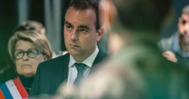 Sébastien Lecornu, ancien ministre des armées, succède à François Bayrou, au poste de Premier ministre.
