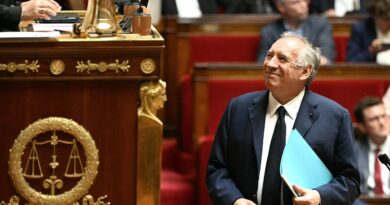 « Le suicide politique de François Bayrou est le produit d’un régime politique à bout de souffle »