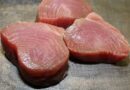 Le thon à la cantine fait polémique : pourquoi plusieurs mairies l’ont rayé du menu ?