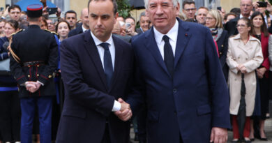 Lecornu promet des "ruptures" et s’emploie à trouver un accord