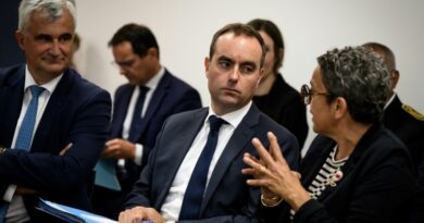 Lecornu retire la suppression de deux jours fériés et tend la main à la gauche