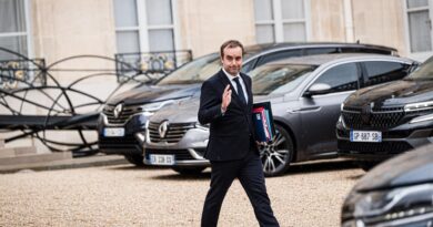 « L’énigme » Sébastien Lecornu, seul ministre rescapé des deux mandats d’Emmanuel Macron, désormais à la tête du gouvernement