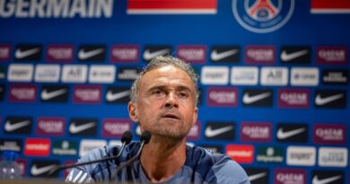  L'entraîneur du PSG Luis Enrique victime d'un accident à vélo en Espagne - ici