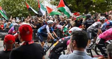 L’équipe Israel-Premier Tech efface la mention « Israel » de ses maillots sur le Tour d’Espagne