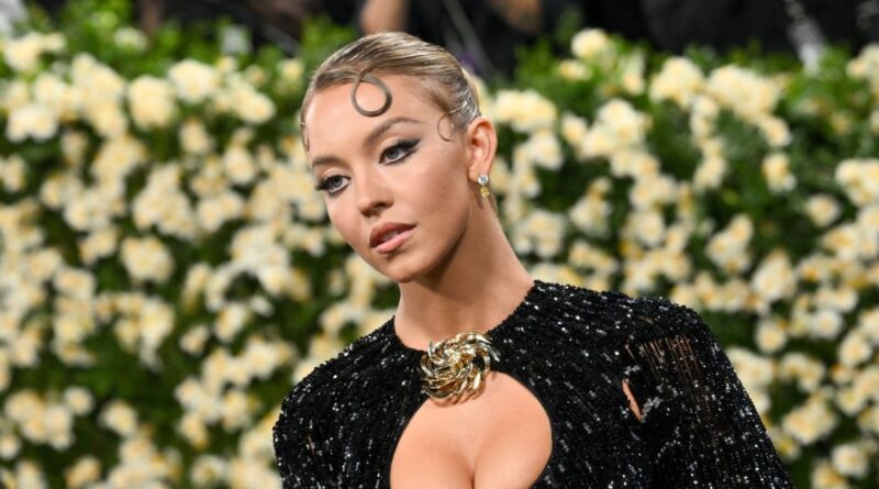 Les meilleurs looks de Sydney Sweeney, la baby doll qui affole la mode