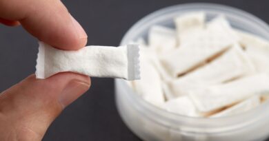 Les sachets de nicotine, visant les jeunes, vont être interdits en France en 2026