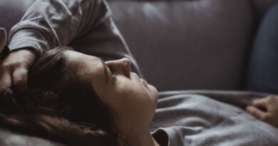 'Les toqués de l’amour' : comprendre la rupture et l’amour à l’ère des réseaux sociaux - RTBF Actus