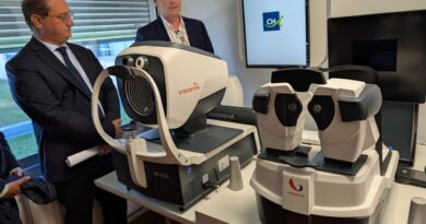 L'hôpital de Louviers inaugure une cabine de consultation d'ophtalmologie à distance