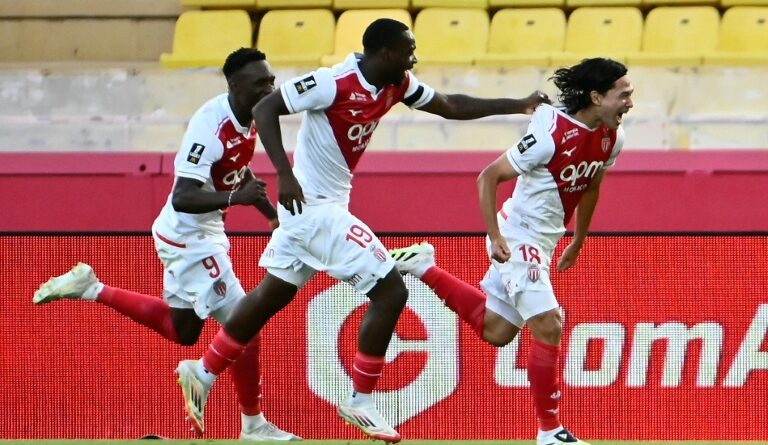 Ligue 1: l'OM craque à dix à Lyon, Monaco s'impose dans la douleur