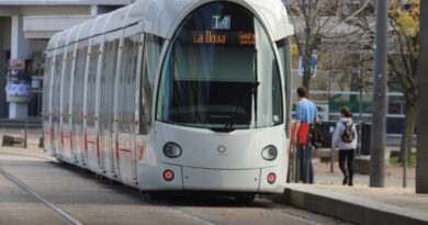 Lyon 8e : un homme à trottinette grièvement blessé après une collision avec le tramway