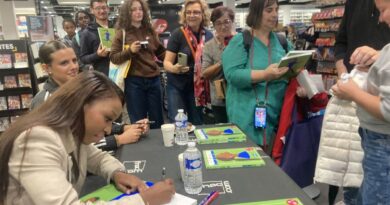 "Ma plus grande fierté" : la footballeuse loirétaine Grace Geyoro en session dédicaces de sa bande dessinée à Orléans - ici