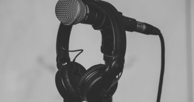 news, headline, breaking news, newspaper, journalism, media, press, microphone, TV