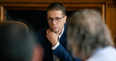Monsieur Écho…