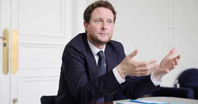 Municipales à Paris : chez Renaissance, Clément Beaune prêt à être candidat