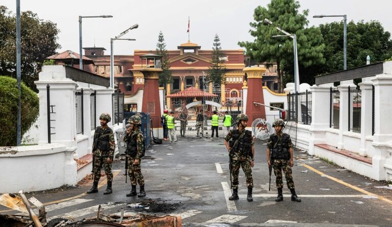 Népal: tractations autour de l'armée pour la formation d'un gouvernement provisoire