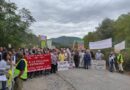 "Notre vallée n’est pas la poubelle du littoral": une centaine d’habitants ont manifesté contre l’extension d’un site de stockage des déchets à Entrevaux