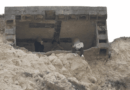 "On a fait au plus rapide" : l'entrée du bunker dangereux qui manque de s'effondrer du haut d'une falaise a été condamnée