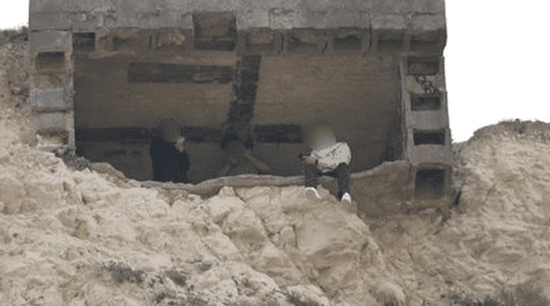 "On a fait au plus rapide" : l'entrée du bunker dangereux qui manque de s'effondrer du haut d'une falaise a été condamnée